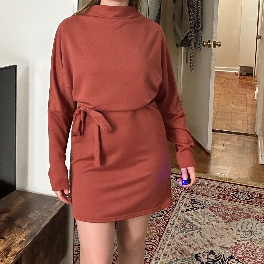 PrettyLittleThing Dress Size 4 USA perfect for Fall/Winter.